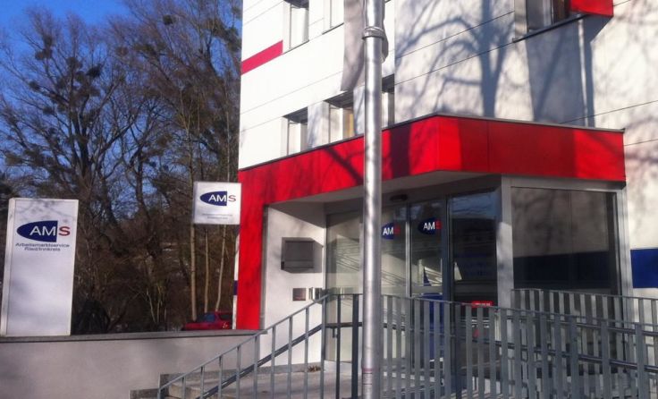 Das AMS verzeichnet aktuell sinkende Arbeitslosenzahlen.