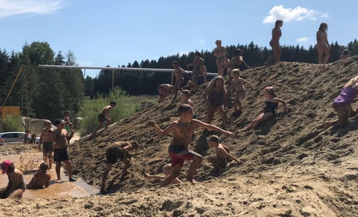 Schlammschlacht in der Schottergrube