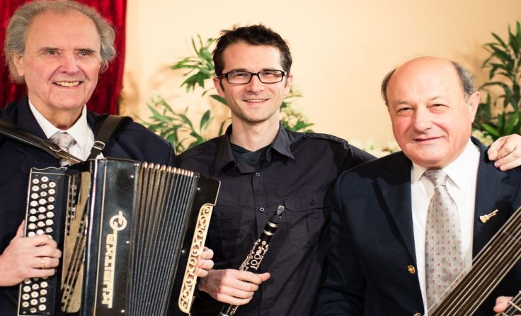 Das Trio Malat Hirschfeld (H2M) spielt Schrammelmusik in neuer Besetzung.