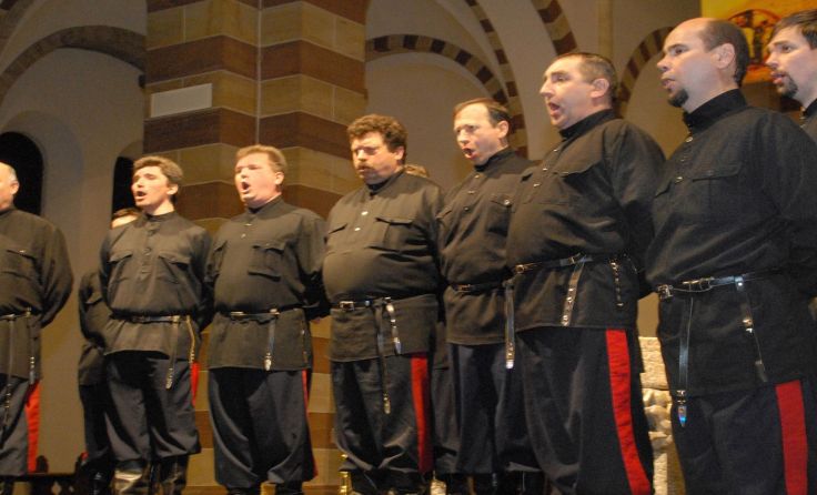 Stimmgewaltige Solisten im legendären Chor (Foto: Georg Geers)