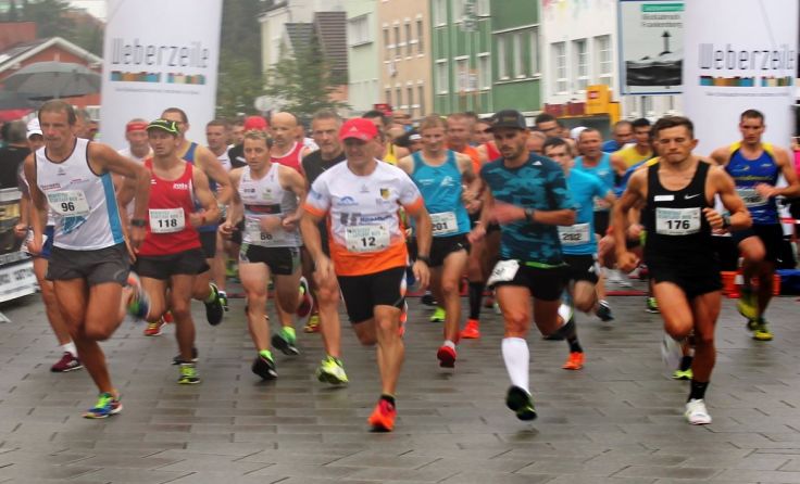 Start und Ziel waren heuer erstmals vor der Weberzeile. 