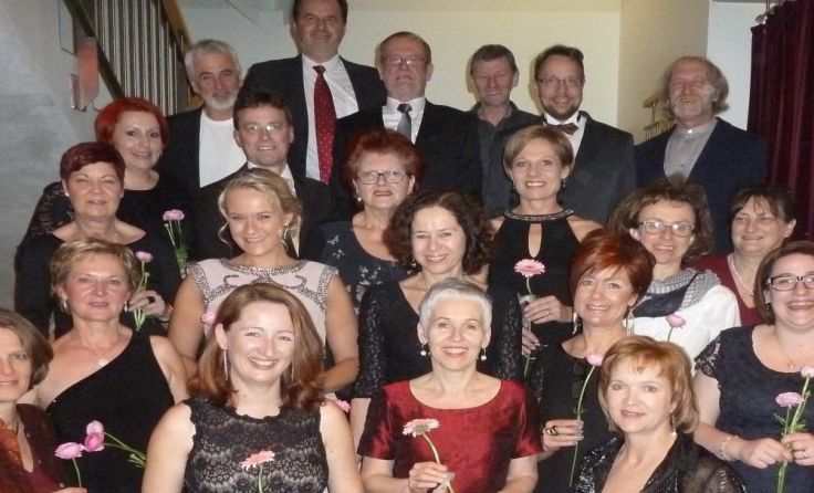 Der Gesangsverein „Harmonie mit Esprit“ bittet zum Tanz. (Foto: Gesangsverein/Haider)