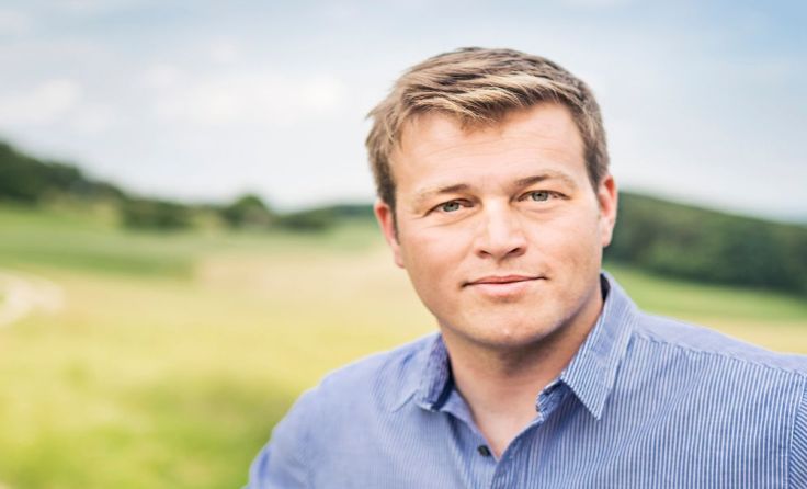 Stefan Kaineder diskutiert in Utzenaich. (Foto: Die Grünen OÖ)