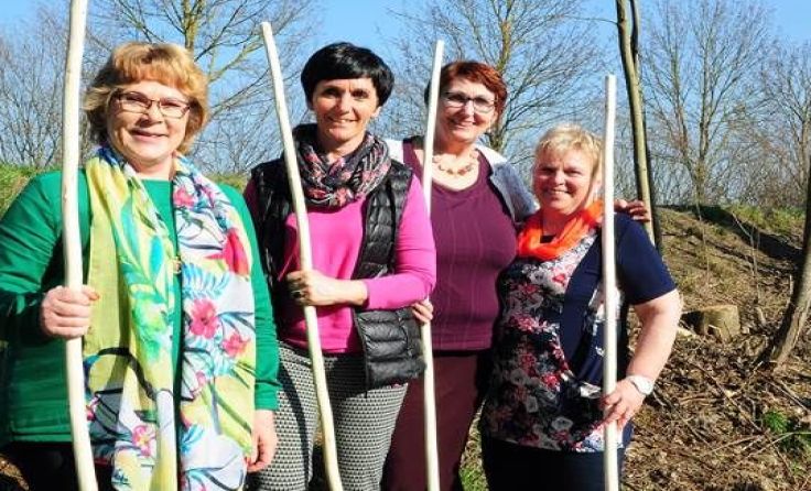 Maria Dürnberger (l.) und Angela Repitz (2. v. r.) werden die Pilgerinnen begleiten. (Foto: KFB)