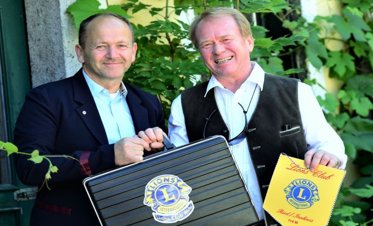 Norbert Freund (r.) und sein Nachfolger Andreas Fill (Foto: Lionsclub Ried)
