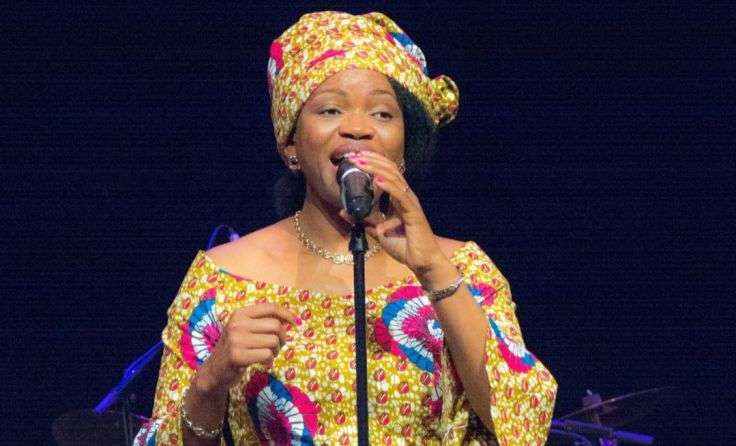 Isabelle Ntumba singt in der Arbeiterkammer. (Foto: privat)