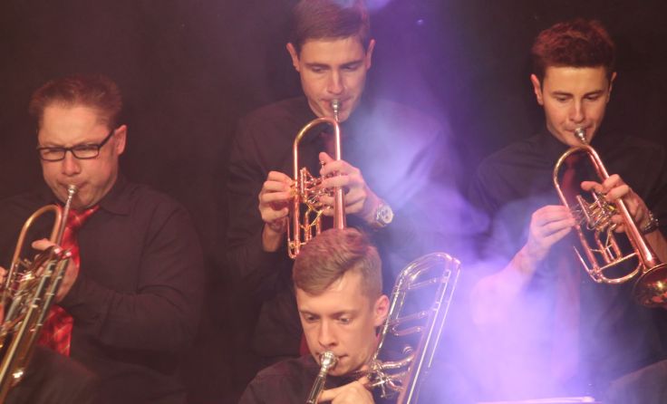 Die Bigband UBOT bringt die Ballbesucher zum Tanzen. (Foto: MMK Taiskirchen)