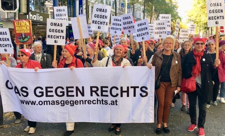 Die „Omas gegen Rechts“ kommen zum ersten Mal nach Ried. (Foto: Helene Kaltenböck)