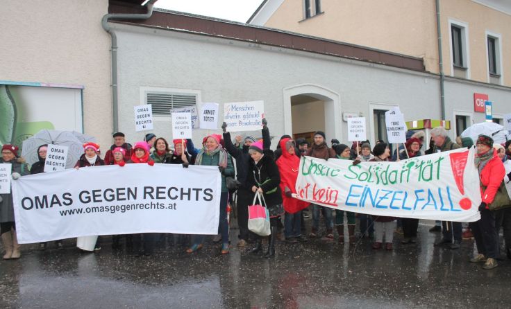 Die Demonstration startete am Rieder Bahnhof. (Foto: Tips)