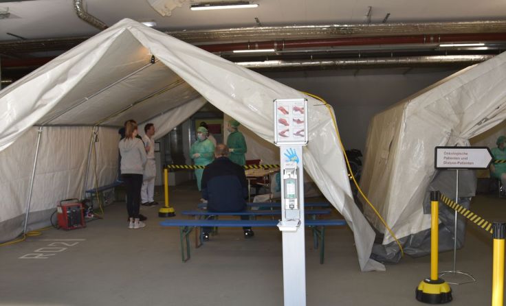 Desinfektionsschleuse im Rieder Krankenhaus (Foto: Krankenhaus Barmherzige Schwestern Ried)