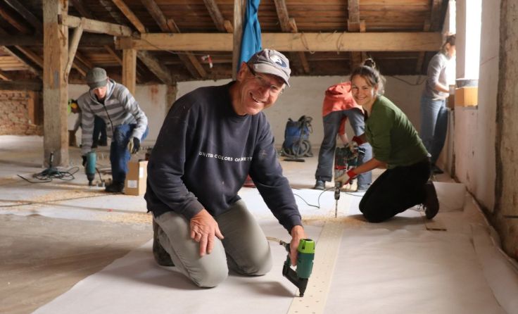 Trafos-Mitglieder bei der Arbeit in der „Giesserei“ (Foto: Trafos)