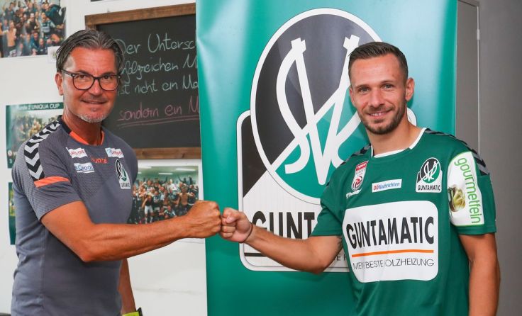 Trainer/Sportdirektor Gerald Baumgartner mit Daniel Offenbacher (Foto: SVR/Scharinger)