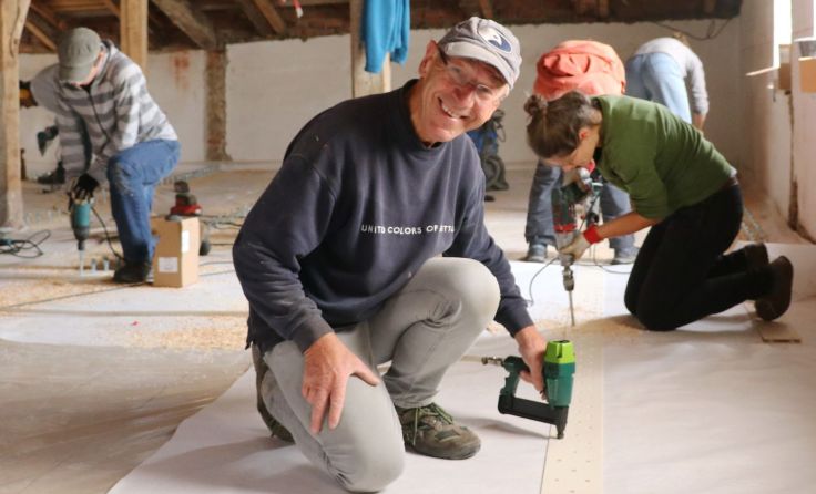 Karl Weilhartner engagiert sich sowohl mit Rat als auch mit Tat. (Foto: Planitzer)