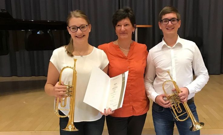 Sandra Esterer mit ihrer Mutter Traudi und Bruder Maximilian (Foto: Esterer)