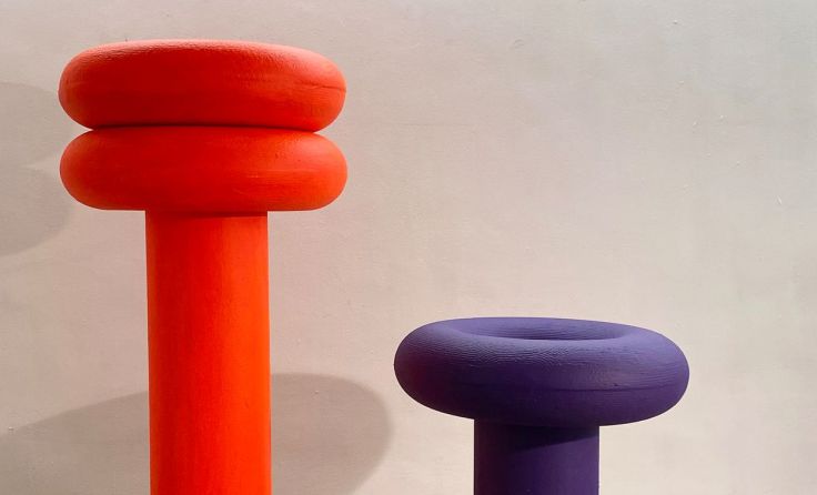 Säulenskulptur von Gisela Stiegler (Foto: Galerie am Stein)