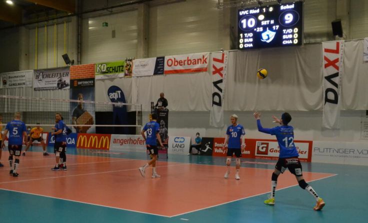 Der UVC Weberzeile hatte schwer zu kämpfen, setzte sich aber mit 3:1 durch. (Foto: Strasser)