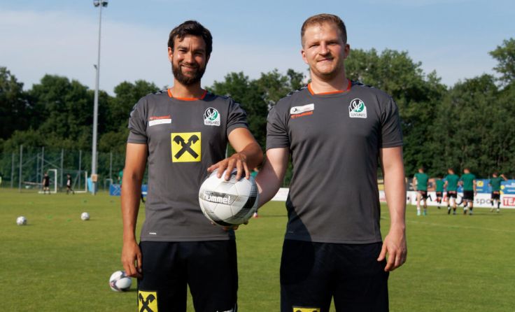 Stefan Offenzeller (l.) mit SVR-Sportkoordinator Wolfgang Fiala (Foto: SV Ried)
