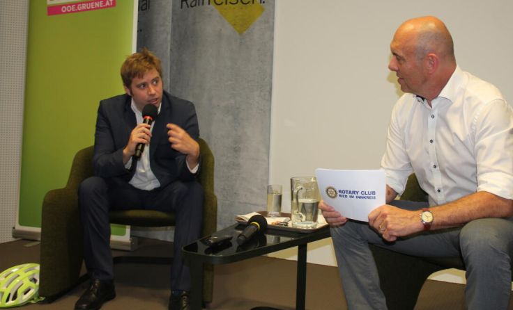 Lukas Oberwagner (l.) und Moderator Helmut Slezak (Foto: Tips / Horn)