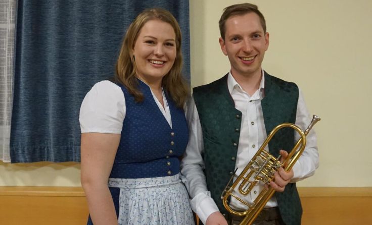 Kapellmeisterin Simone Jetzinger mit Solist Daniel Schmid (Foto: MV Peterskirchen)