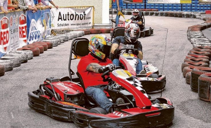 Bei der Kart Trophy wird um jeden Zentimeter gekämpft. (Foto: Tips / Horn)