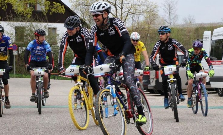 Schwere alte Bikes und bunte Trikots: Das "Bring It Back" hatte sein eigenes Flair. (Foto: VCC)