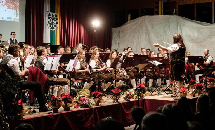 Musikkapelle Pramet unter der Leitung von Kathrin Auer (Foto: Josef Urwanisch)