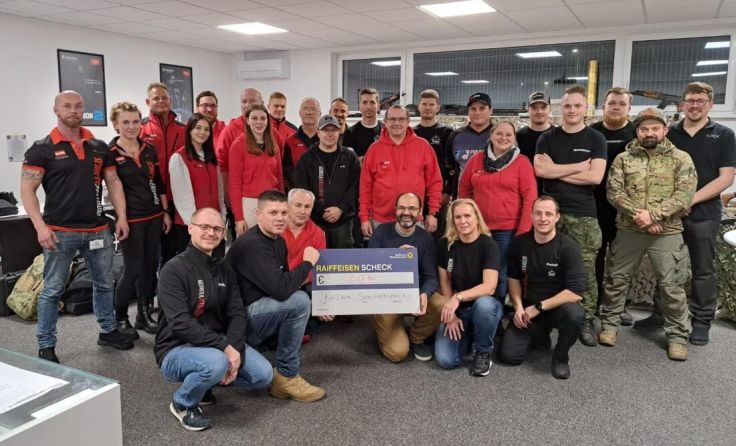 Spenden+bergabe durch die Mitworkenden des Wintercups (Foto: RSV)