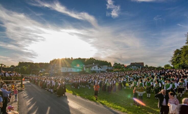 Der eindrucksvolle Festakt beim Gründungsfest (Foto: Ortsmusik)