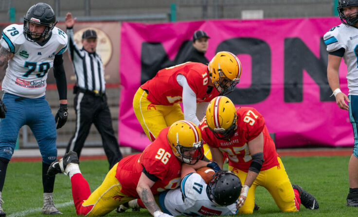 Die Rieder Defense hatte die Angreifer meistens im Griff. (Foto: 22 pictures)