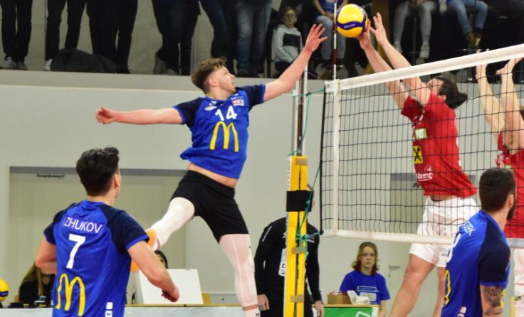 Jonas Mürzl (14) beim Angriff (Foto: Wakolbinger)