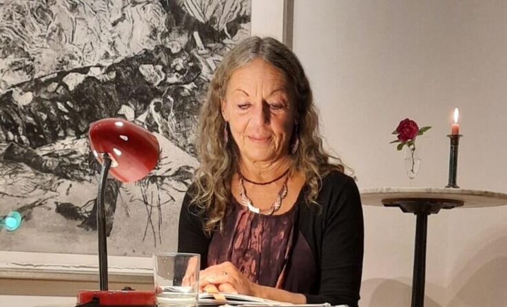 Martina Sens liest im "Körndl". (Foto: Gabriela Altwirth)