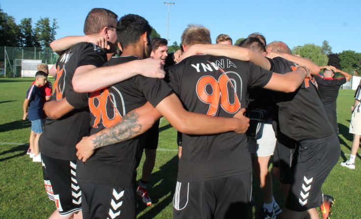 27 Teams spielen für den „90er“. (Foto: Tips / Horn)