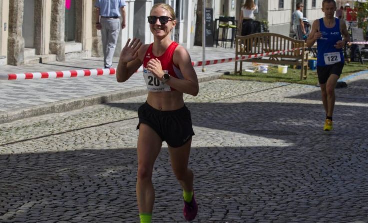 Jasmin Zweimüller, gut gelaunt beim Steyrer Stadtlauf (Foto: LAG Ried)