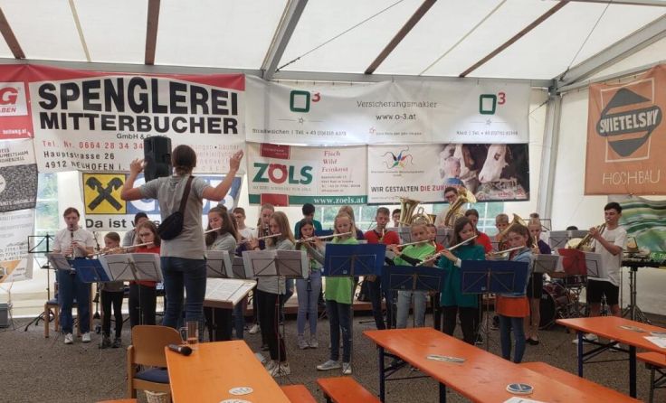 Die Jungmusi z´Parichom macht den musikalischen Auftakt. (Foto: MV Pattigham)