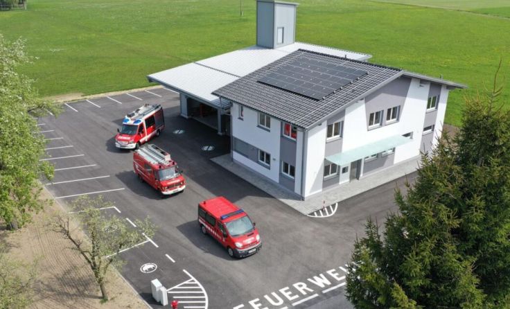 Das neue Feuerwehrhaus der beiden Wehren (Foto: FF Breiningsham / Ponner)