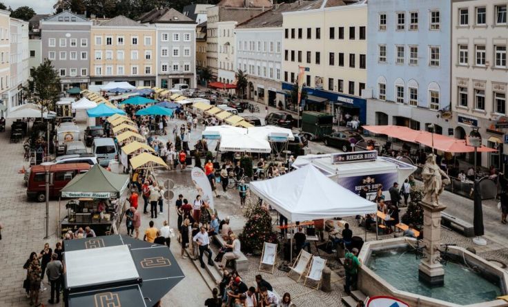 Reges Treiben auf dem Hauptplatz (Foto: Stadtgemeinde Ried)