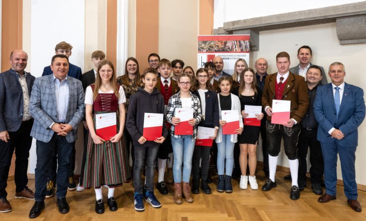 Die "goldenen" Musikerinnen und Musiker des Bezirkes Ried (Foto: Sandra Esterer)