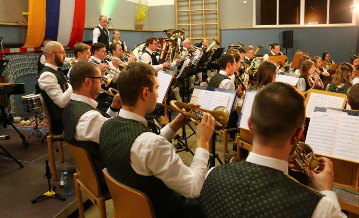 Die Musikerinnen und Musiker des MV Utzenaich bei einer Probe (Foto: MV Utzenaich)