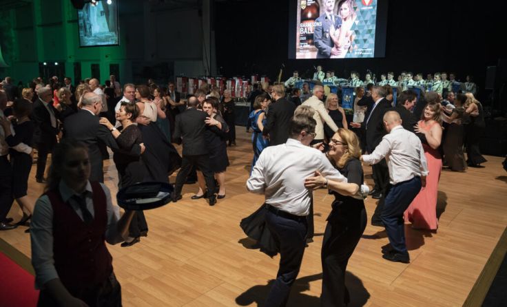 Für erstklassige Tanzmusik sorgt beim Garnisonsball die Militärmusik OÖ. (Foto: Zisser)
