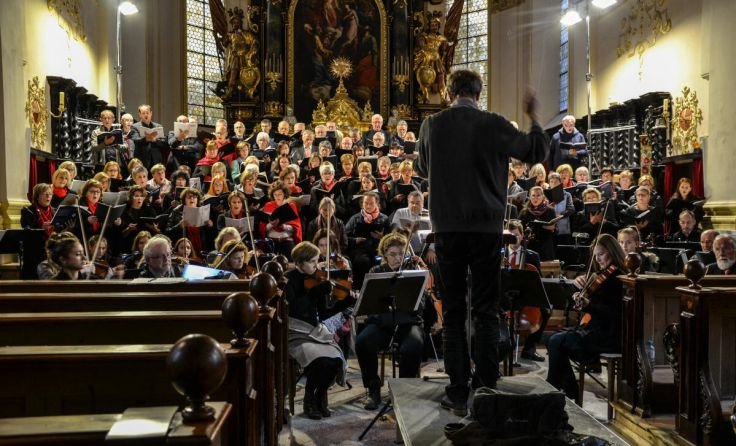 Eine Aufführung mit zwei Chören und einem Orchester (Foto: privat)