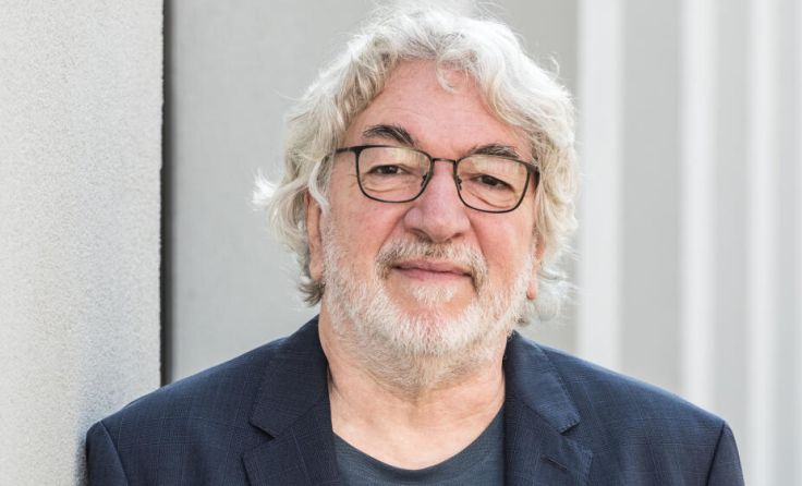 Christian Schacherreiter liest im Sparkassen-Stadtsaal. (Foto: Ludwig Pullirsch)