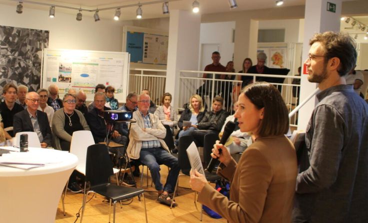 Bei der Präsentation wurden alle Leitthemen besprochen. (Foto: Tips / Horn)