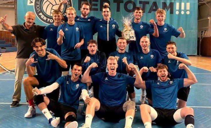 Die Rieder Mannschaft nach dem Sieg in einem Turnier in Ostrava (Foto: UVC)
