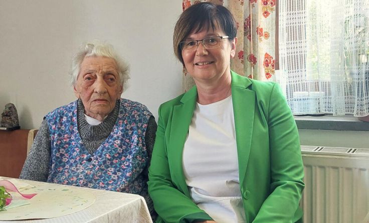 Bürgermeisterin Angela Helm gratulierte der Jubilarin zum 103. Geburtstag. (Foto: privat)