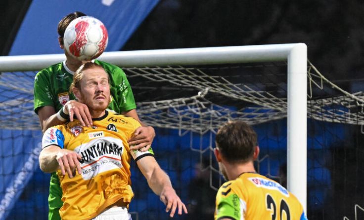 Augen zu und durch: David Bumberger in der Luft (Foto: GEPA pictures / Oliver Lerch)