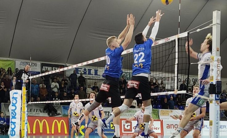 Joachim Heselholt und Ondrej Piskacek am Netz (Foto: UVC / Ayar)