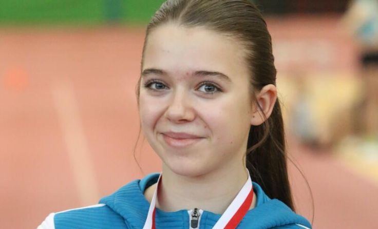 Lavinia Secklehner mit ihrer ersten U18-Medaille (Foto: IGLA long life)