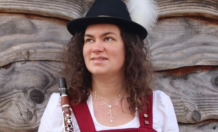 Petra Bleckenwegner spielt ein Solostück für Es-Klarinette. (Foto: Molly Studwell)