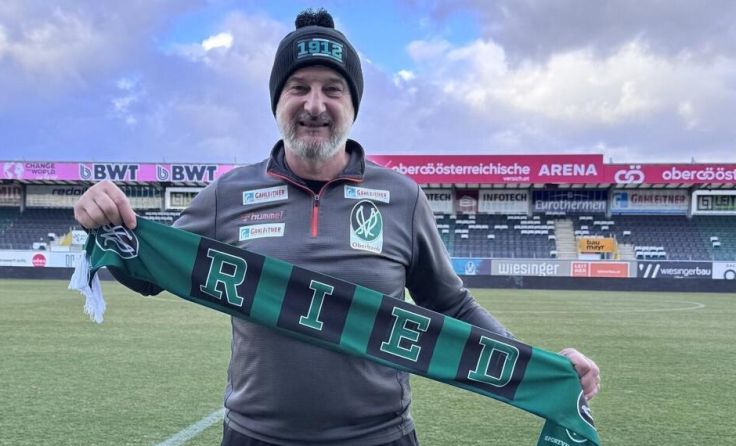 Ingijad Djulic leitet die Nachwuchsarbeit der SV Ried vor der Akademie. (Foto: Eva Flotzinger)