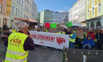 Streikendes Krankenhauspersonal marschierte zum Rieder Hauptplatz